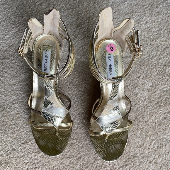 Steve Madden Metallic Gold Platform Wedge Sandal 9 - Picture 13 of 13